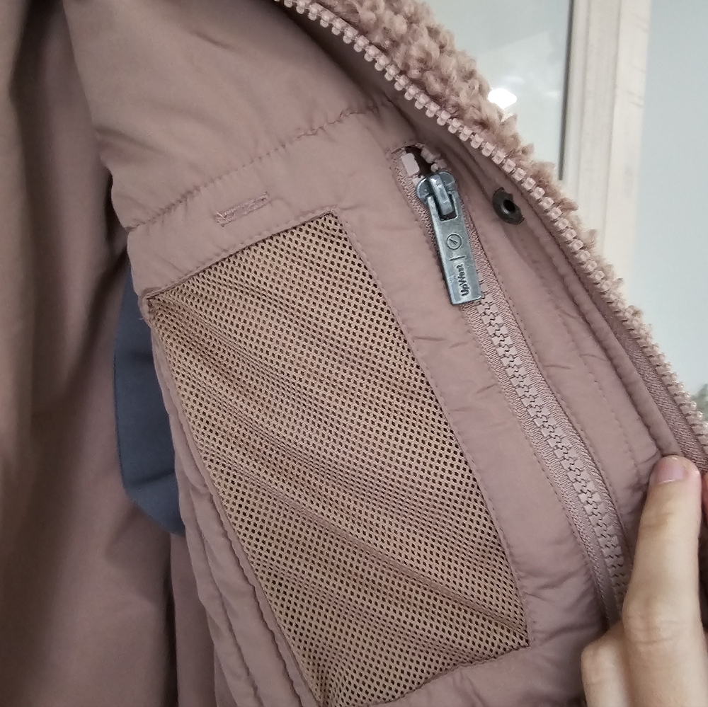 $148 UpWest Sherpa Bomber - Picture 14 of 15
